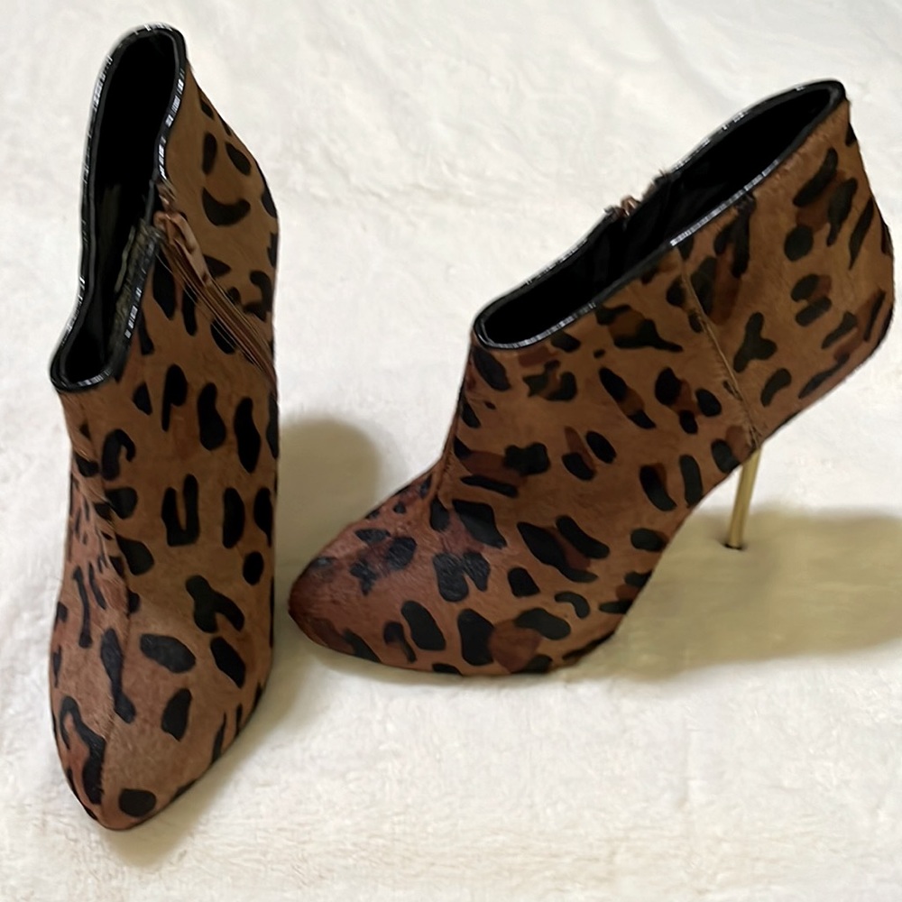 Wild Paris Booties Size 8